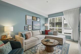 2BR 2BA Pacific Pine Retreat Capitol Hill - 1