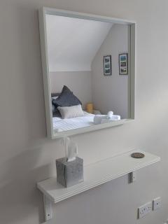 Modern Chester appartment, free parking, garden views, close to city centre - 9
