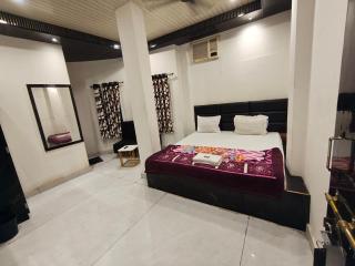 Om Guest House Near Howrah Railway Station - 1