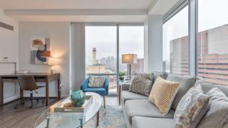 Walk to Restaurants & Modern Apt - 7