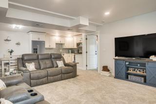 Waterfront PNW Escape w/ Deck & Beach Access! - 7