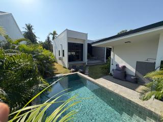 Noir Blanc Modern Villa - 2