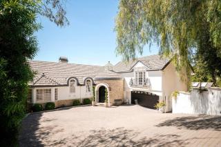 NEW Gated Estate with Pool, Gym and Wellness Suite - 4