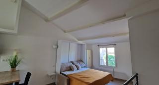Charmant studio rénové dans village provençal - 1