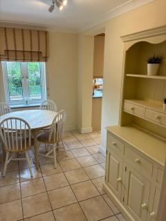Spacious 2 Bedroom Apartment in Ascot - 4