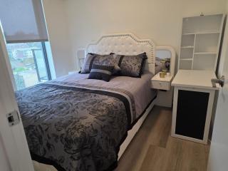 Breath Taking View-TopFloorPHaccess-DTskyline-2BR2WR-5Guest - 3