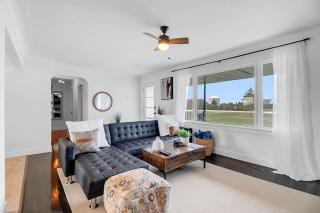 Sunny Shores Getaway 3BR2bApool - 2