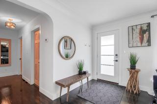 Sunny Shores Getaway 3BR2bApool - 1