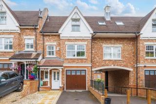Spacious 5-Bedroom Home in Winkfield Row, Ascot - 7