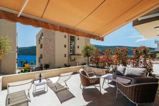 Boho Apartment with Sea View & Pool - 4