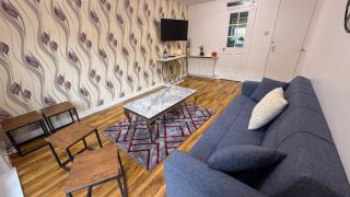 2 Bedroom Holiday Home 20 Mins from Loch Lomond - 2
