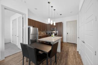 Stylish 2 Bed, 2 Bath Near Dining & Entertainment - 4