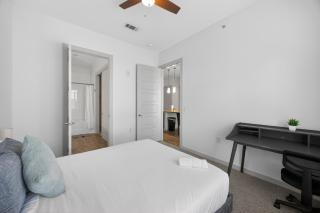 Stylish 2 Bed, 2 Bath Near Dining & Entertainment - 7