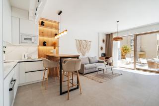 Boho Apartment with Sea View & Pool - 7