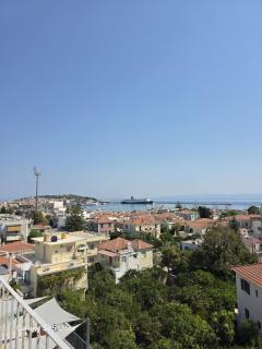 Your refuge overlooking port 6A - 9