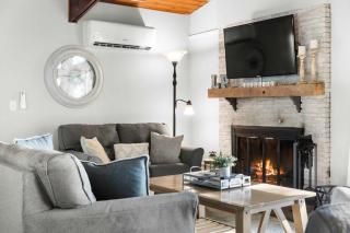 Peaceful Lakeview Cottage lake access & fire pit - 5