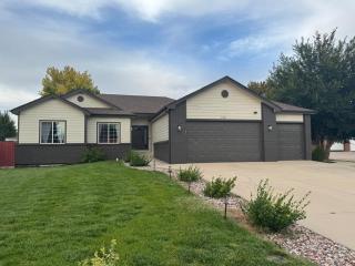 5BR Greeley Home Patio Pets EV - Sleeps 14 - 9