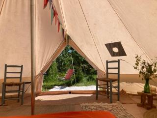 Tente cloche dans un jardin naturel et bucolique - 2