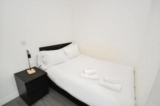 Bright & Contemporary Studio in Sheffield w WiFi - 7