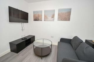 Bright & Contemporary Studio in Sheffield w WiFi - 2