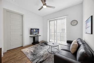 Stylish 2 Bed, 2 Bath Near Dining & Entertainment - 6