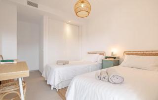 Coastal Comfort in Estepona 3 Bedroom Apartment - 5
