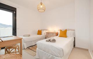 Coastal Comfort in Estepona 3 Bedroom Apartment - 2