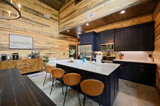 Luxury Cabin- Sleeps 12- Hot Tub - Dog Friendly - 4