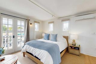 Cozy Downtown Studio - Walk to Ferry & Town - 5