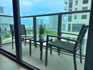 Stylish Apt with Rooftop Pool in Downtown Miami - 5