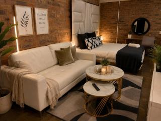 Urban luxury stay at craftsmanship maboneng - 0