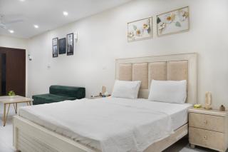 Modern Studio Apartment with Free Parking in B-17 - 7