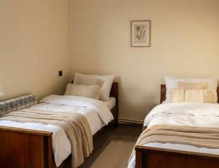 Goris Modern Comfort Home - 6
