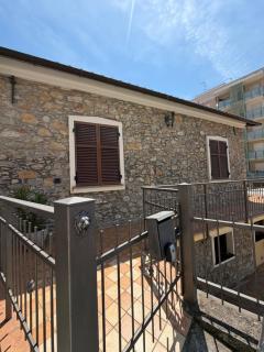 Casa Dani - terrazza relax, parcheggio gratuito e comfort a due passi da Oneglia - 9