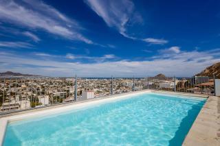 Hotel suite with ocean-view rooftop infinity pool, balconies & AC - 0