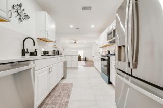 Central Tampa Oasis: Hot Tub & Huge Covered Deck! - 5