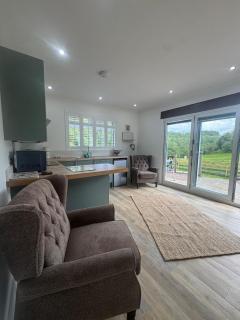 Caban Milany, Log Cabin Farm Stay in Brecon Beacons - 8