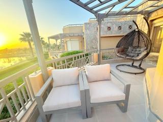 3BR Beachside Chalet Steps from Einbay Beach - 6