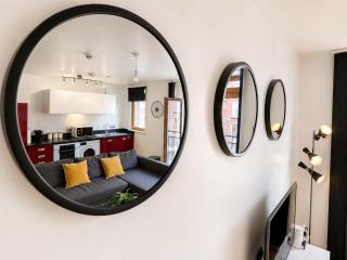 1 BR Stylish City Centre Apartment - 6