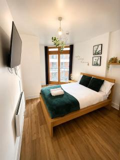 1 BR Stylish City Centre Apartment - 9