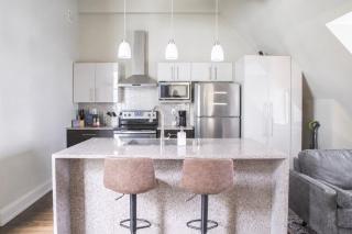 Downtown Luxury 1BR Loft · Walkable · Sleeps 4 - 8