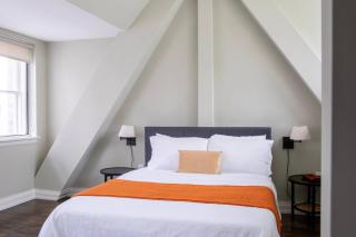 Downtown Luxury 1BR Loft · Walkable · Sleeps 4 - 5