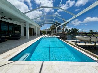 CoralVilla Aesthetic View - on water, pool, spa, boating, BBQ, tiki hut - 2