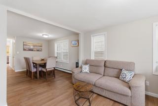 Beautiful renovated 2 Bedroom 2nd floor Condo 2 blocks to the beach and bay - 4