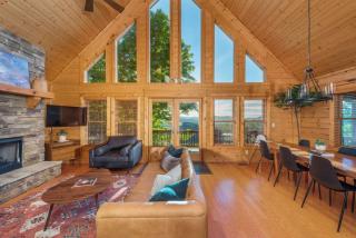 The Skybox Cabin Stunning Views HotTub Game Room - 6