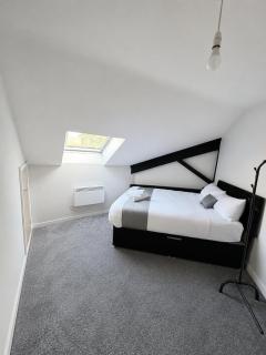 Spacious 1-Bedroom Apartment Liverpool City Centre - 3
