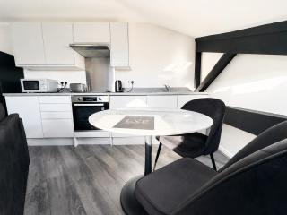 Spacious 1-Bedroom Apartment Liverpool City Centre - 6
