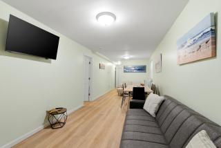Gorgeous Beach Unit sleeps 4, 2 beach badges, beach towels, and 4 min to beach - 4