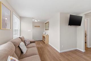 Gorgeous Beach Unit sleeps 4, 2 beach badges, beach towels, and 4 min to beach - 3