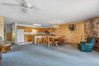 Lakeside Condo #18 4BR 4BA Timberlane Resort - 4